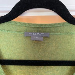 Beautiful loden green cashmere sweater, size M, Ann Taylor brand. make an offer!